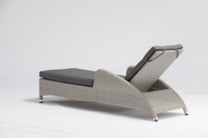 Fashion Design Outdoor Lagan Alum. Rattan Air Pump Sun Loungers With Cushions