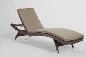 Outdoor Furniture proizvodnje LOAND Alum.  Wicker Sun Lounger Ka cushion And Foldable Legs